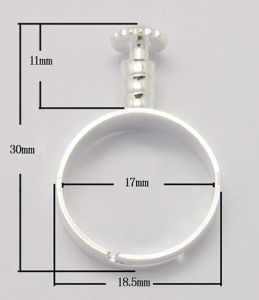 Base per anello in metallo color argento.