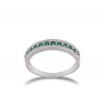 Ring with lateral white and central green cubic zirconia
