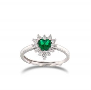 Anello royal con pietra verde a cuore e cornice di zirconi